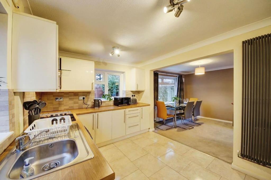 Beautiful Home Close To Town Free Netflix, Wifi سوليهال المظهر الخارجي الصورة